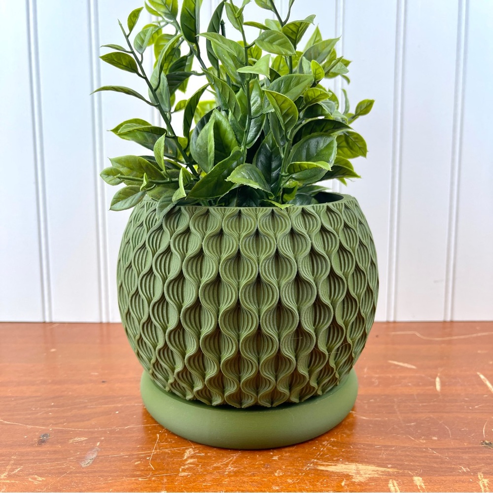3D Printed Hand Crafted Green Textured Planter with Drip Tray 🌱🍃🌿